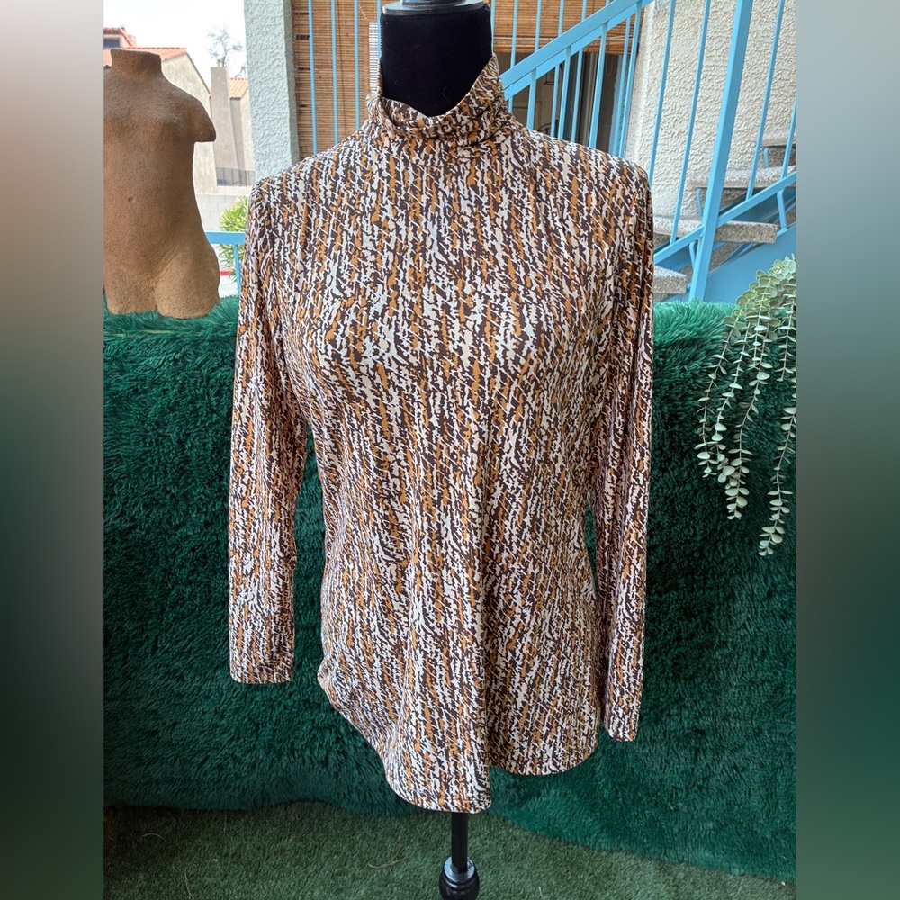 J McLaughlin Medium Turtleneck